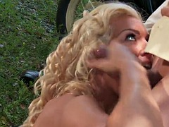Большой член, Большие сиськи, Блондинки, Семяизвержение, На природе, Винтаж