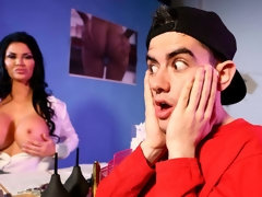 Cul, Gros seins, Sucer une bite, Brunette brune, En levrette, Branlette thaïlandaise, Léchez, Mère que j'aimerais baiser