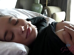 Enthousiasteling, Bruinharig, Sperma, Vingeren, Hd, Doordringend, Mager, Tatoeage