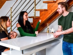 お尻, 茶髪の, キス, レズビアン, なめる, ストリッピング, タトゥー, ティーン