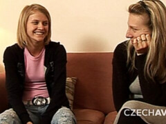 Pijpbeurt, 1 man 2 vrouwen, Handbeurt, Moeder die ik wil neuken, Geschoren, Strippen, Trio, Tieten likken