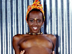 18 años, Culo grande, Mamada, Estilo perrito, Ébano, Interracial, Adolescente, Tetas