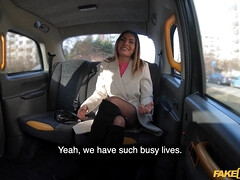 Tussi, Grosse titten, Blasen, Auto, Aufs gesicht abspritzen, Handjob, Geld, Pov