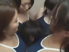 アジア人, デカパイ, 着衣女と全裸男, フェムドム, フェティッシュ, グループ, 手コキする, 日本人
