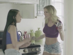 Rubia, Morena, Penetracion con dedos, Hd, Lesbiana