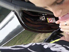 Amateur, Sucer une bite, Voiture, Petite femme, Chatte, Jarretelles, Pute