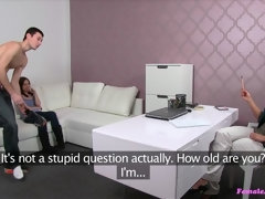 Enthousiasteling, Vrouw, 1 man 2 vrouwen, Vingeren, Handbeurt, Lesbisch, Kantoor, Kut duiken