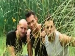 Геи, Группа, На природе