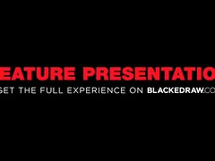 Sucer une bite, Brunette brune, Gorge profonde, Queue, Public, Chevaucher, Gicler, Tatouage