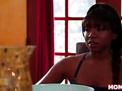 Grosser arsch, Grosse titten, Schwarz, Blasen, Geschnappt, Schwarz, Latina, Mutti