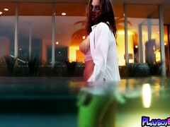 Gros seins, Plantureuse, Lingerie, Naturelle, De plein air, Softcore, Solo, Adolescente