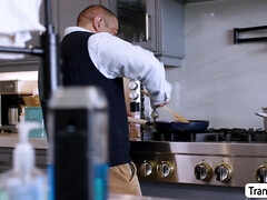 Grosse titten, Blasen, Kehlenfick, Interrassisch, Lecken, Muschi, Transfrau