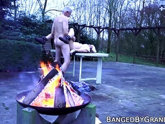 ブロンド, フェラチオ, 茶髪の, 口内発射, ヨーロピアン, 祖父, アウトドア, ティーン