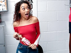 お尻, 黒人, バック, 毛深い, 手コキする, 異人種間, ガリガリ, ユニフォーム