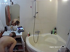 Любители, Душ, Соло