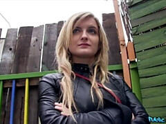 Grosse titten, Blondine, Blasen, Auto, Hardcore, Natürlichen titten, Öffentlich, Lehrer
