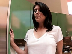 Anal, Cul à la bouche, Gros seins, Sucer une bite, En levrette, Doigter, Piercing, Chatte