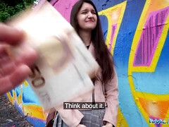 Lieveling, Bruinharig, Rondborstig, Buiten, Gezichtspunt, Openbaar, Geschoren, Kousen