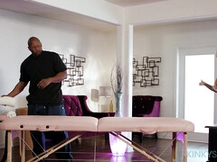 Arsch, Grosse titten, Blasen, Interrassisch, Massage, Büro, Öl, Nass