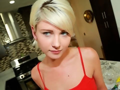 Blondine, Blasen, Fingern, Handjob, Pov, Rasiert, Entkleiden, Tätowierung