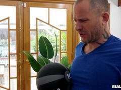 Amateur, Americano, Tetas grandes, Mamada, Corridas, Garganta profunda, Gimnasio, Perforación