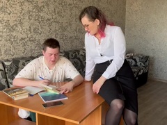 Enthousiasteling, Jonge meid, Brillen, Moeder die ik wil neuken, Kousen, Student, Lerarin, Uniformpje