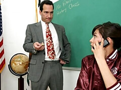 18 ans, Gros cul, Grosse bite, Brunette brune, Seins naturels, Cheveux courts, Adolescente, Nénés