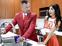 18 ans, Gros cul, Grosse bite, Gros seins, Sucer une bite, Le plan cul à quatre, Maigrichonne, Adolescente