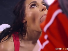 Anal, Gros seins, Brunette brune, Réalité