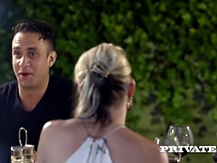 Grosser schwanz, Grosse titten, Blondine, Aufs gesicht abspritzen, Hd, Lingerie, Milf, Flotter dreier