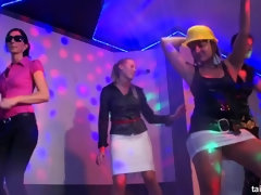 衣服着たままセックス, クラブ, ダンス, 異人種間, オージー, パーティ, サテン, 濡れ