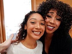 Жопа, Черные, Минет, Брюнетки, Две девушки, Пальцем, Молоденькие, Втроем