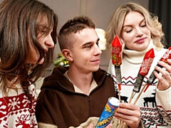 Большая жопа, Большой член, Минет, Собачьи, Две девушки, Натуральные сиськи, Молоденькие, Сиськи