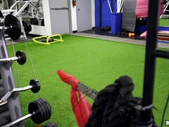 Blasen, Braunhaarige, Schwanz, Sporthalle, Masturbation, Muschi, Dusche, Spanner