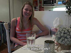 18 ans, Grosse bite, Sucer une bite, Tchèque, Faciale, Hard, Réalité, Fessée