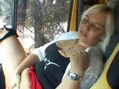 Rubia, Coche, Penetracion con dedos, Orgasmo, Coño, Mojado, Esposa, Intercambio de esposas