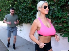 Anal, Gros seins, Sucer une bite, Branlette thaïlandaise, Mère que j'aimerais baiser, Rasée, Branlette espagnole, Voyeur