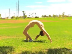 En gros plan de très près, Dansant, Extrême, Doigter, Masturbation, Orgasme, Solo, Jouets