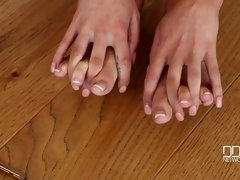 Блондинки, Гибкие, Белье, Киски, Бритые, Соло, Тату, Игрушки