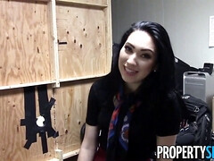 Pijpbeurt, Bruinharig, Hondjeshouding, Sperma in gezicht, Grappig, Kantoor, Zoon, Kousen