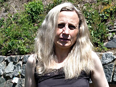 Blondine, Fingern, Oma, Einschiebung, Masturbation, Im freien, Muschi, Solo