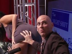 Grosse bite, Sucer une bite, Brunette brune, Doigter, Hard, Léchez, Seins naturels, Chevaucher