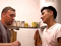 In den arsch, Blasen, Kehlenfick, Aufs gesicht abspritzen, Schwul, Behaart, Riesig, Spanisch