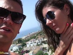 Braunhaarige, Absätze, Lecken, Lingerie, Massage, Masturbation, Piercing