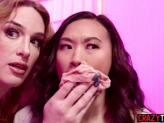 Aziatisch, Grote kont, Grote lul, Pijpbeurt, Lul, Hardcore, Shemale, Trio