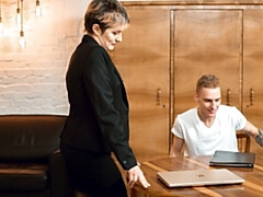 Grote kont, Grote lul, Bruinharig, Oudere vrouw, Rijpe lesbienne, Ruw, Kousen, Lerarin