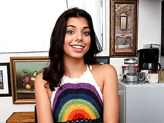 Gros cul, Grosse bite, Sucer une bite, Brunette brune, Fille latino, Seins naturels, Maigrichonne, Nénés