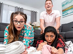 Amateur, Grosse bite, Gros seins, Sucer une bite, En levrette, 2 femmes 1 homme, Adolescente, Plan cul à trois