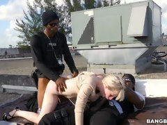 Enthousiasteling, Pijpbeurt, Rondborstig, Sperma in mond, Hardcore, Monster, Politie, Slikken