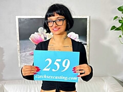 Grote kont, Grote lul, Grote mammen, Bruinharig, Hondjeshouding, Kort haar, Mager, Tiener